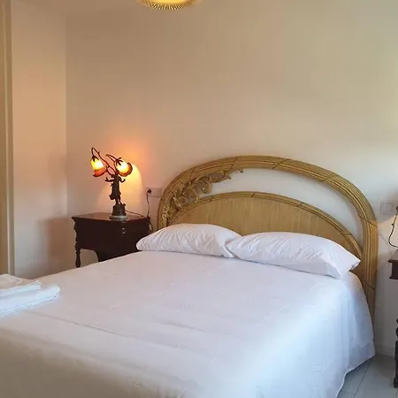 Piso De Lujo En Zona Residencial